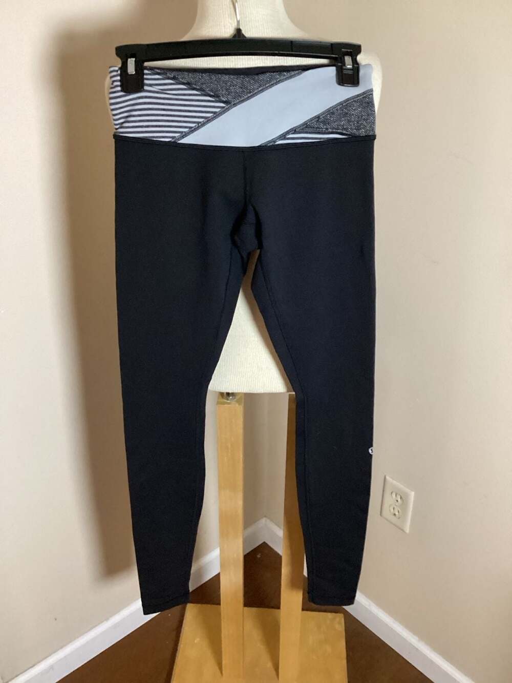 Lululemon Black Leggings Size 4 Patterned Contrast Waistband Yoga Pants